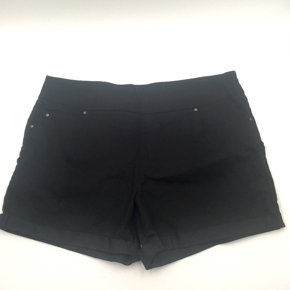 Time and Tru Black Short w/Stretch Waist - Picture 1 of 3